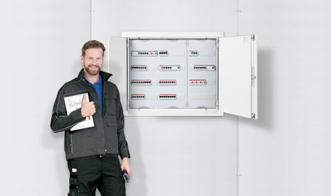 Jetzt komplett: Neuer Unterputz-Kleinverteiler rundet ComfortLine Serie ab