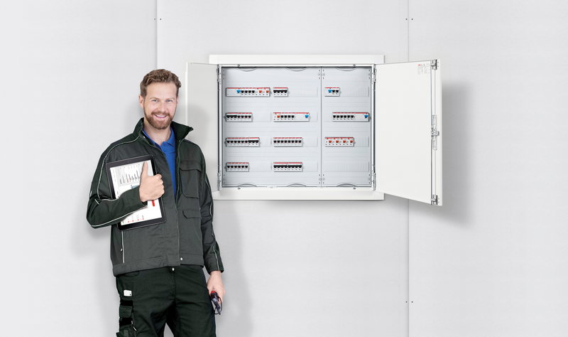 Jetzt komplett: Neuer Unterputz-Kleinverteiler rundet ComfortLine Serie ab