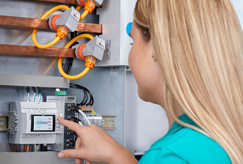 Energie messen EMpro – in nur drei Schritten konﬁguriert und ins Netzwerk integriert. 