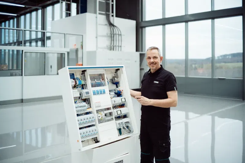 Gebäudeautomation neu gedacht: Wie ein modularer KNX-Controller Insellösungen im Installationsverteiler vereint