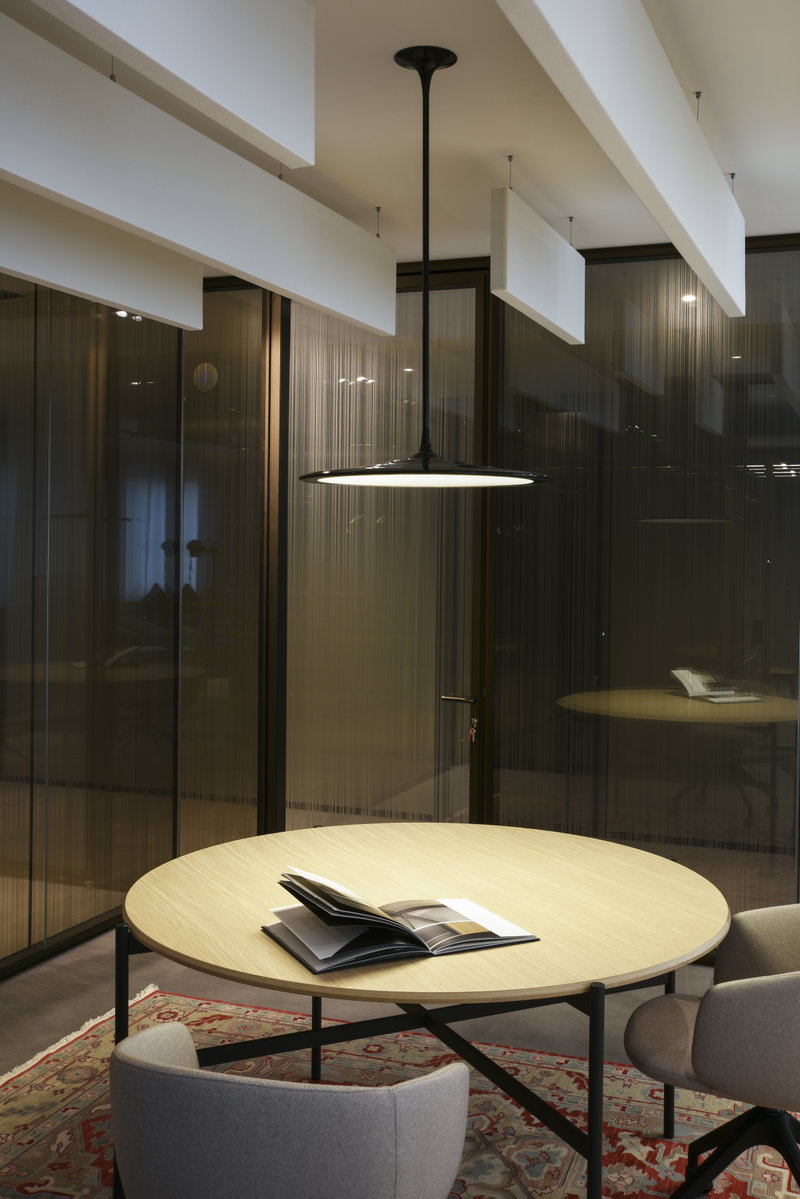 LIQUID PL – Luminaria de suspensión para interiores y oficinas Diseñada por Walter de Silva