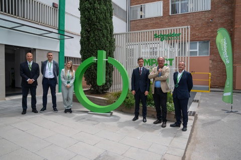 Schneider Electric culmina la descarbonización de su planta en Molins de Rei e inaugura la microgrid desarrollada junto a Iberdrola