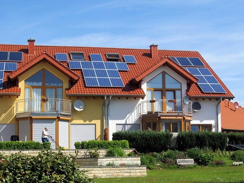 Pequeña guía para iniciar en el hogar la energía solar
