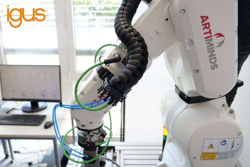 Las mejores prácticas para equipar con éxito robots industriales & colaborativos en 2023