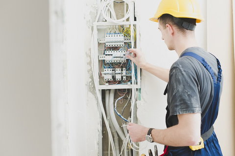 ¿Qué significan las letras L y N en el sistema eléctrico?
