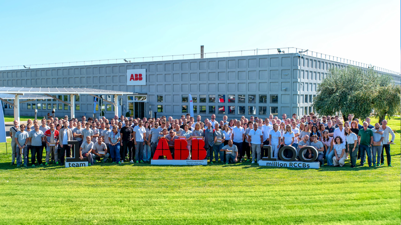 La planta de ABB en Santa Palomba fabrica 100 millones de dispositivos de protección y reduce las emisiones
