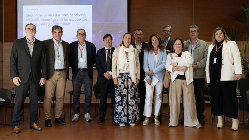 Expertos del sector analizan los retos de la infraestructura de recarga en las estaciones de servicio