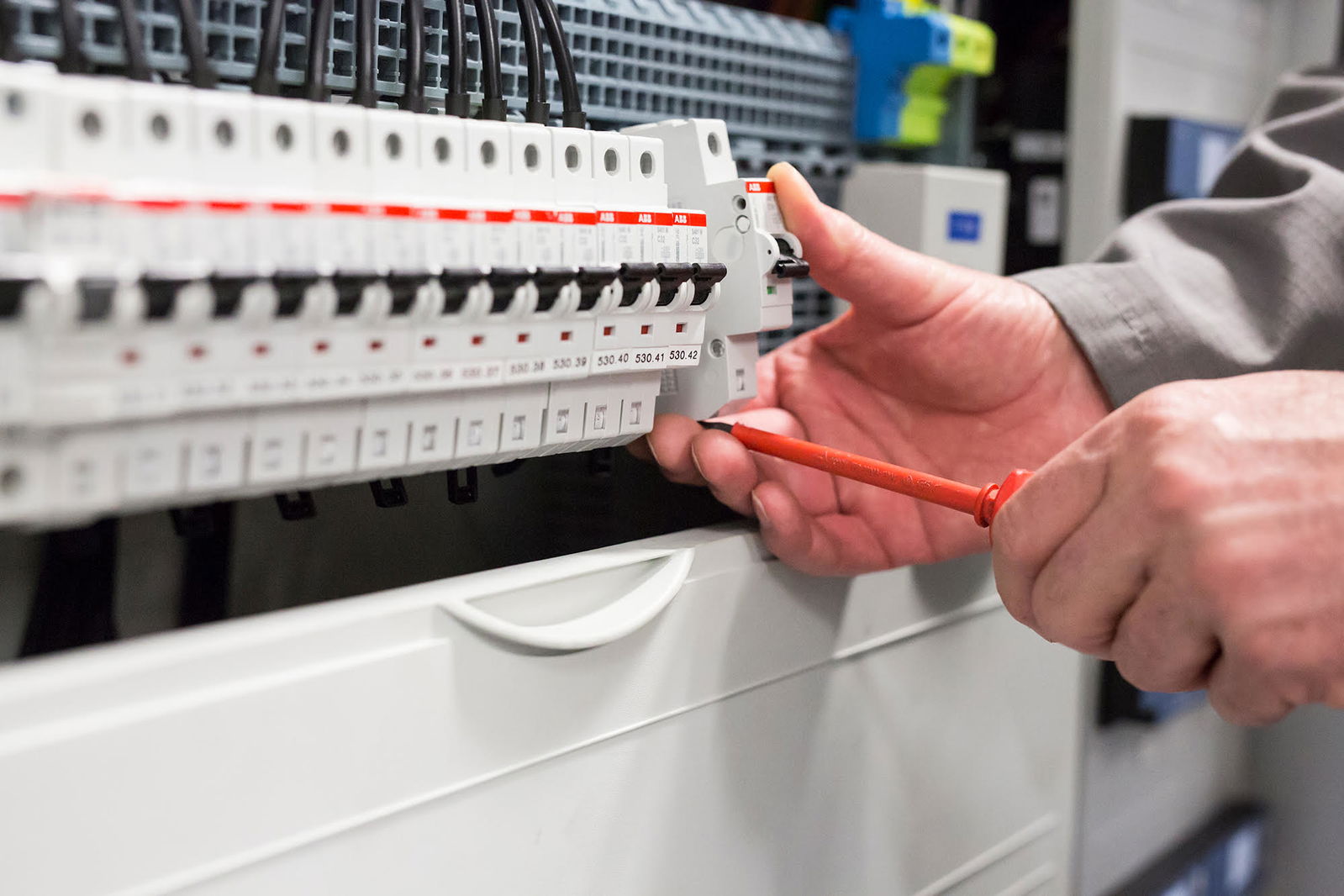 Le système SMISSLINE TP d’ABB accroit la puissance et la sécurité ...