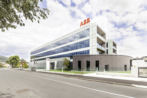 Disjoncteurs basse tension : ABB célèbre 90 ans d’innovations pour sa marque emblématique SACE