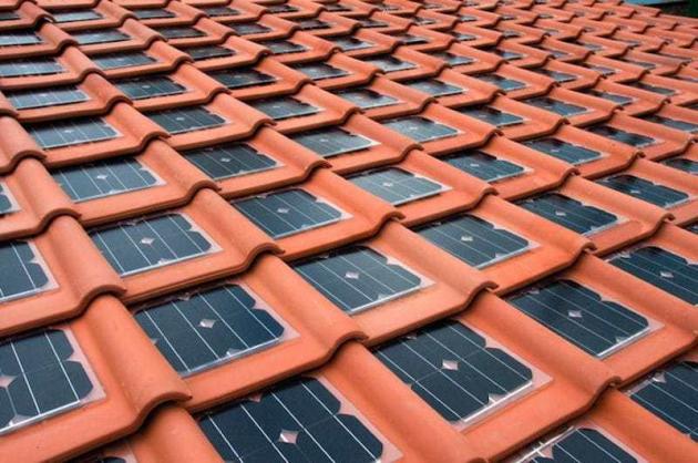 En quoi les tuiles solaires diffèrent-elles des panneaux photovoltaïques ?