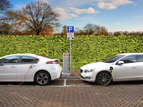 IRVE : l’arrêté du 23 décembre précise le dimensionnement des installations électriques dans les emplacements de stationnement