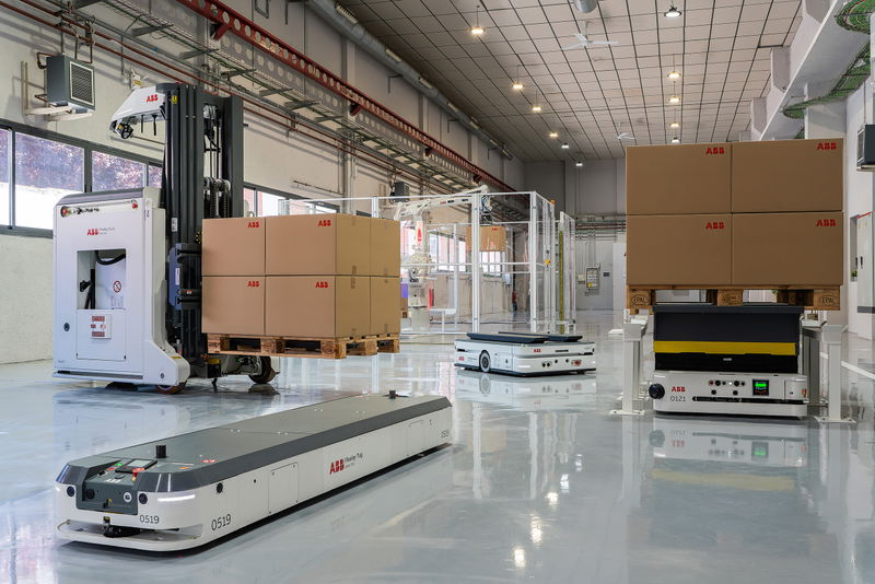 ABB Robotics complète sa gamme d’AMR à technologie Visual SLAM alimentée par l’IA avec un nouveau chariot élévateur autonome