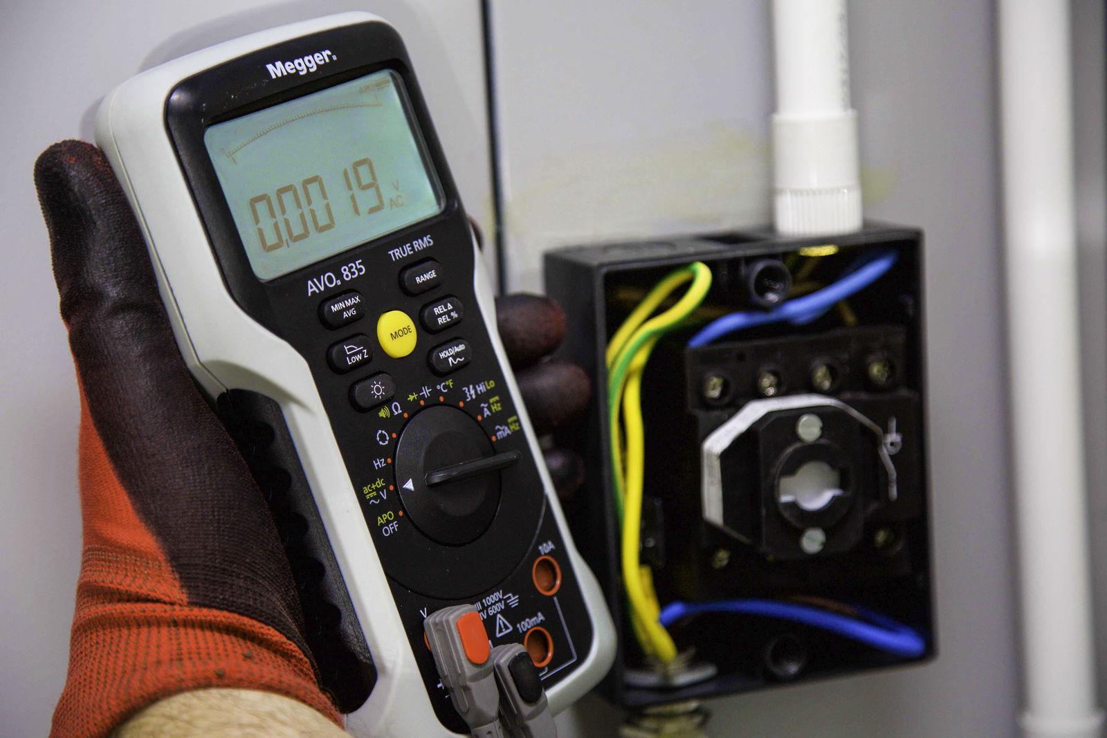 Phase Sequence Testing Using Multimeter Checking phase sequence with only two hands! - Voltimum IE