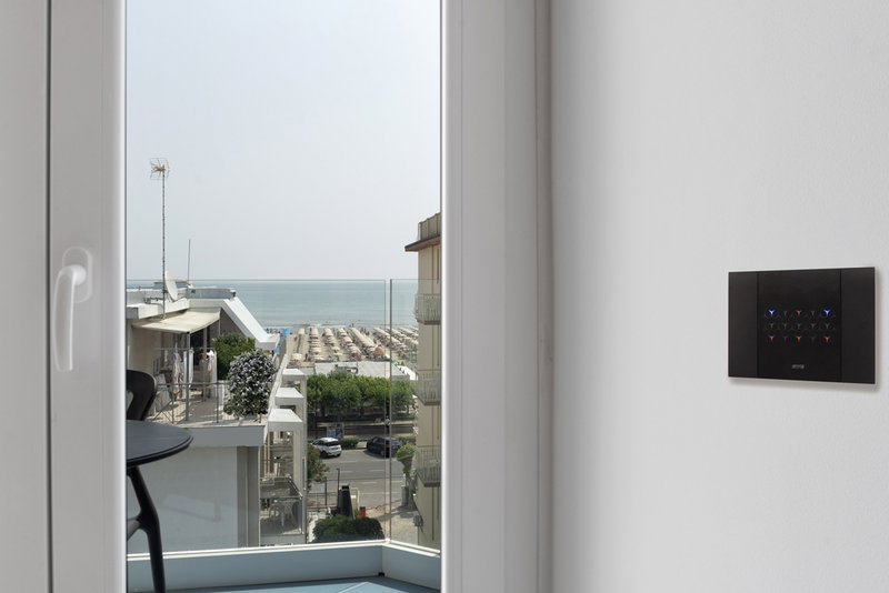 La domotica AVE in un hotel a Cervia:  tecnologia e design per un’accoglienza smart