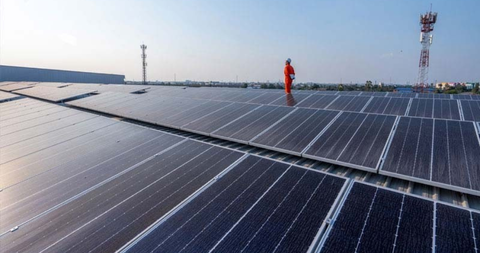 Schneider Electric presenta la sua offerta integrata per le infrastrutture di distribuzione elettrica degli impianti fotovoltaici: soluzioni digitali per una gestione efficiente, sostenibile e conforme