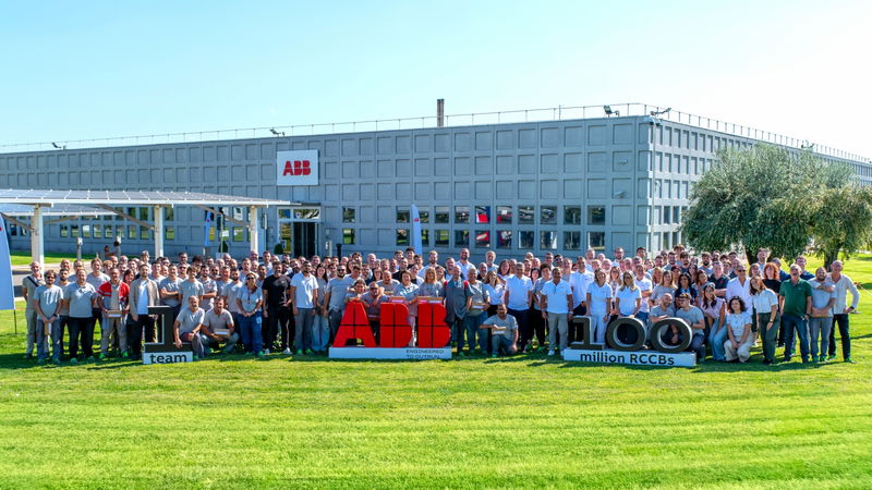 Il sito ABB di Santa Palomba produce il suo 100 milionesimo interruttore differenziale