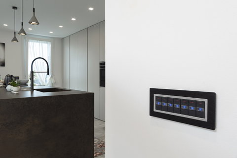 Domotica: una villetta contemporanea con i nuovi touch screen AVE