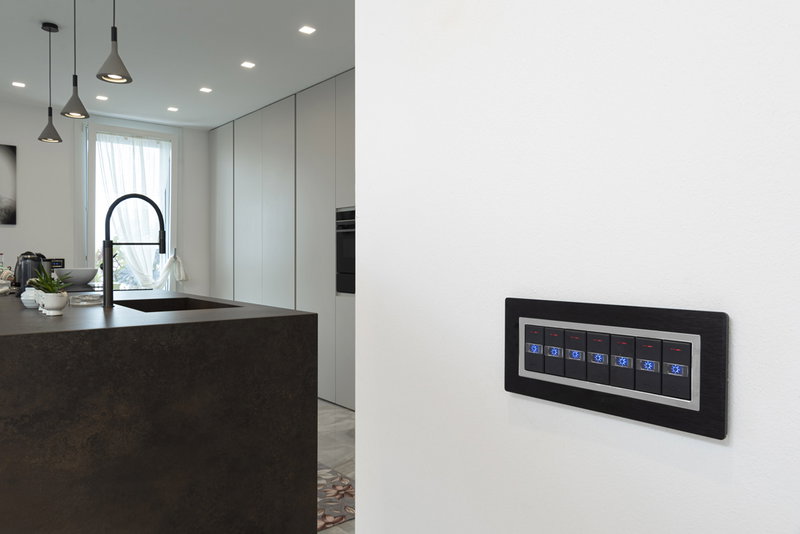 Domotica: una villetta contemporanea con i nuovi touch screen AVE