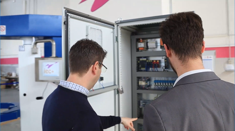 IEC + e Schneider Electric: la realtà aumentata per le piccole realtà produttive