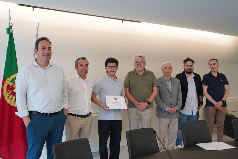 Estudante da Universidade de Coimbra distinguido pela multinacional ABB