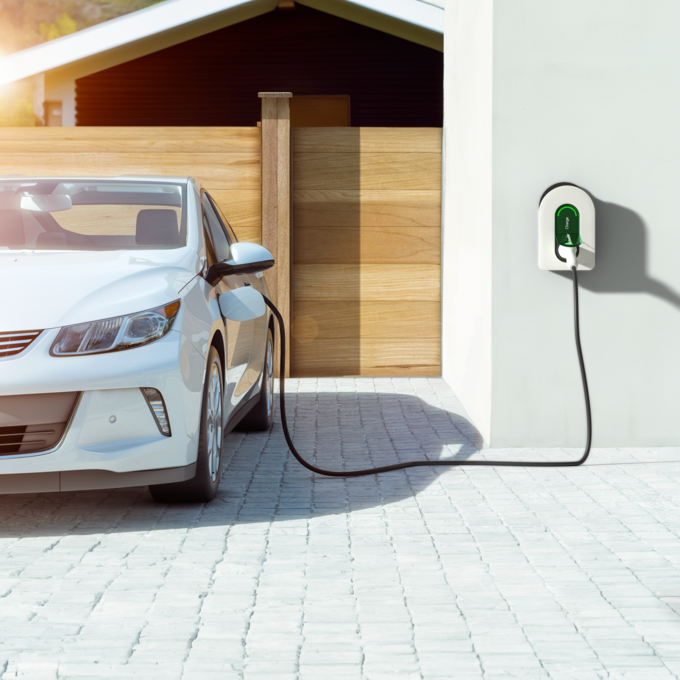 Schneider Electric lança Schneider Charge, um carregador doméstico para veículos elétricos que simplifica a instalação e a gestão da energia em casa