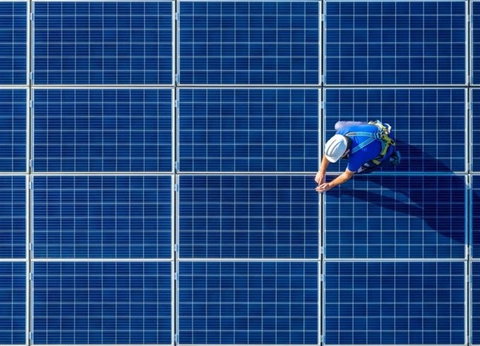 Programa Energize da Schneider Electric apoia quatro empresas globais de cuidados de saúde num PPA multi-comprador para obter eletricidade renovável a longo prazo