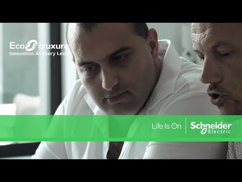 O EcoStruxure™ Facility Expert for Small Business tranquiliza proprietário de restaurante em Espanha