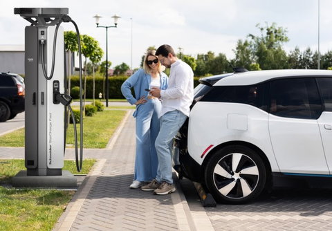 Schneider Electric revela Schneider StarCharge Fast 720: nova era de carregamento de veículos elétricos de alta potência e elevada eficiência