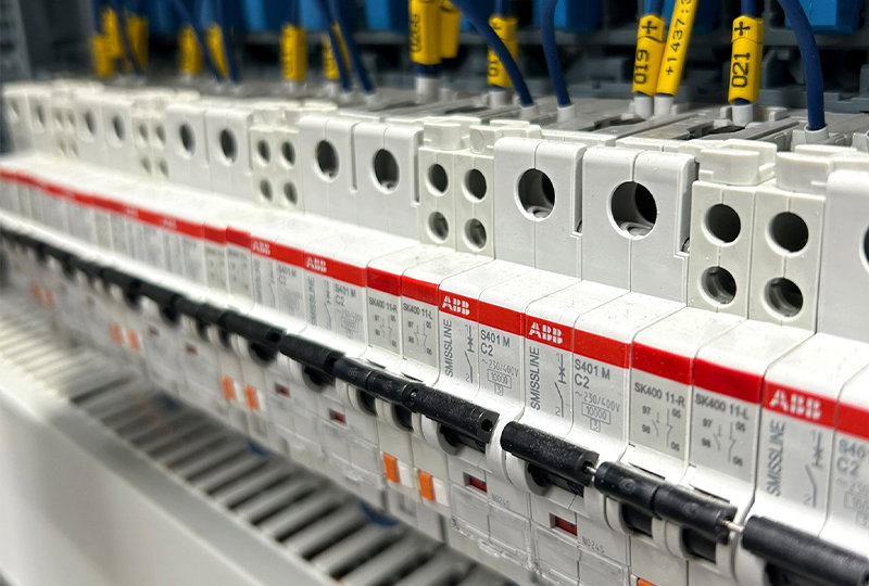 Varför välja ett plug-in-baserat kraftdelningssystem?