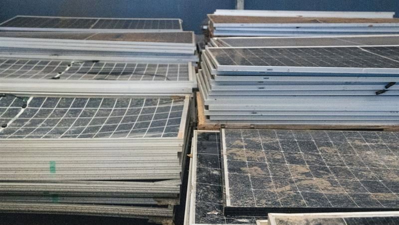 150 000 ton solpaneler riskerar bli avfall - ny färdplan visar hur de kan tas till vara