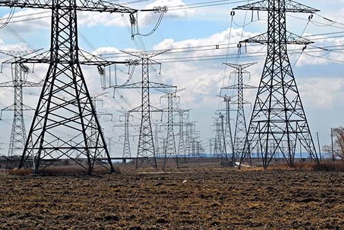 Yüksek gerilim enerji nakil hatlarında koruma topraklaması direnç değeri en fazla ne olmalıdır?