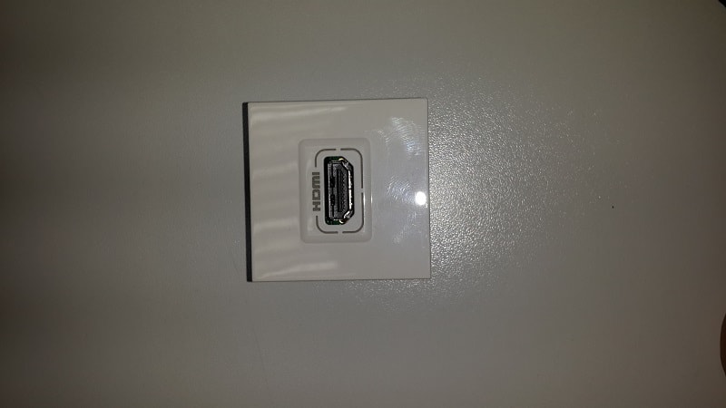 HDMI ve VGA Prizi Bağlantısı