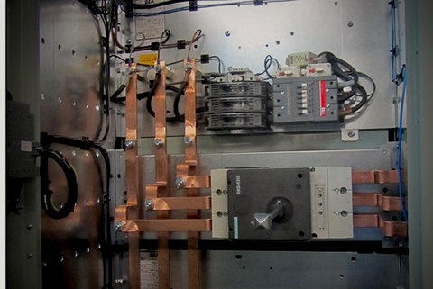 Q & A of the Day – Does this metal enclosure layout meet the requirements for protection against direct contact?