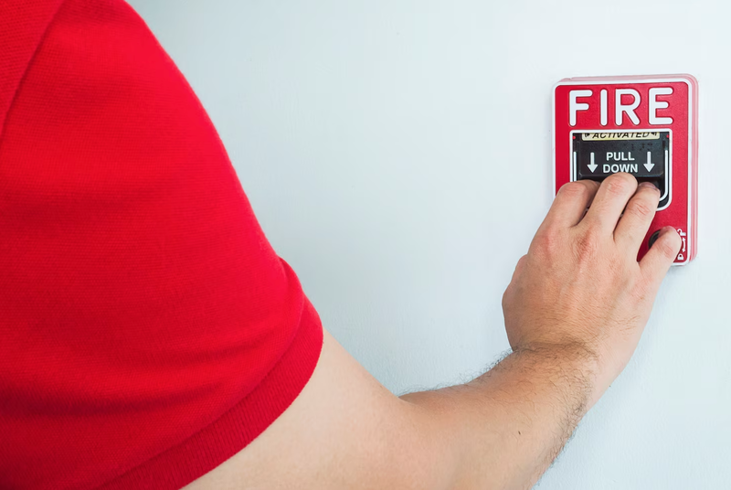 What special requirements are needed for fire sprinkler pumps to minimise the loss of power?