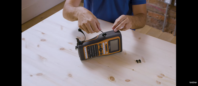 How to attach the hand strap to Brother's PT-E560BT labelling machine