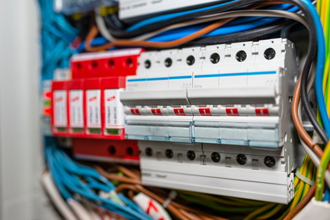 Surge protection devices in electrical distribution: A complete guide