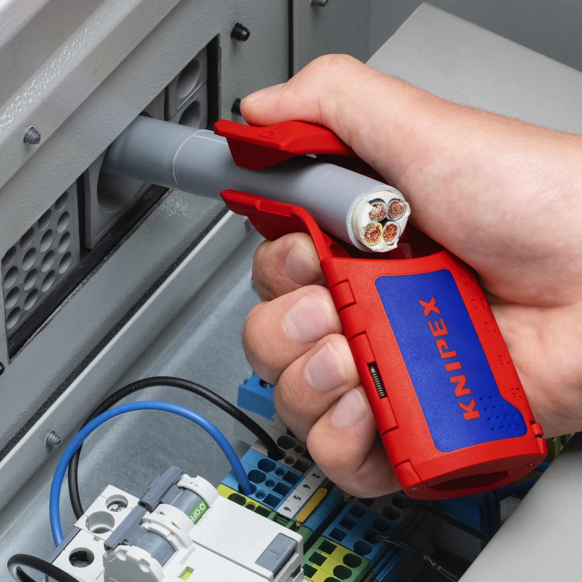 KNIPEX ErgoStrip® XL: Cable Preparation for Larger Installations ...