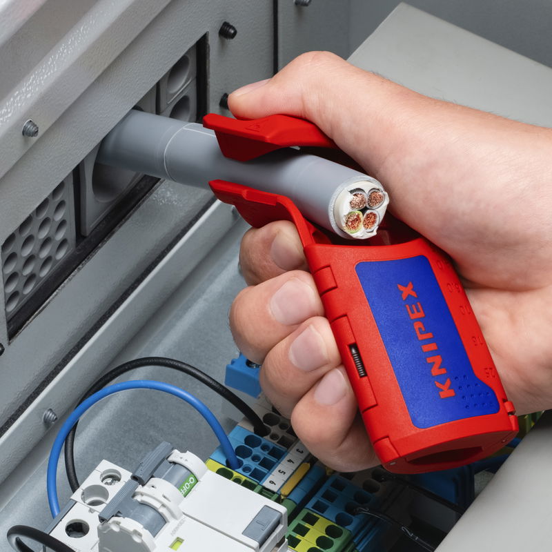 Four cable preparation jobs in one tool: The new KNIPEX ErgoStrip® XL