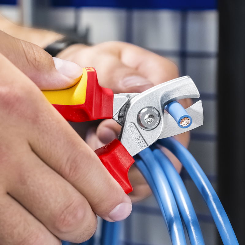 More cutting power, less effort: The new generation of KNIPEX Cable Shears